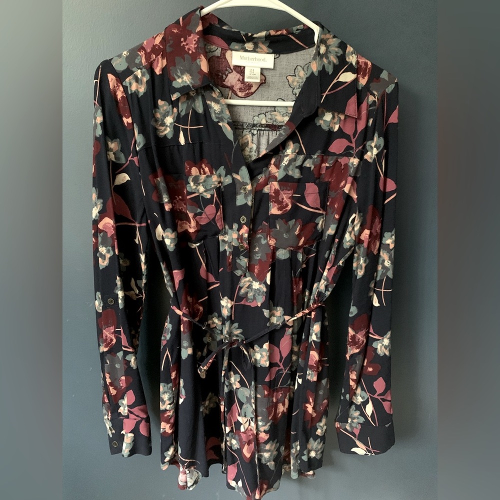 Long Sleeve Motherhood Maternity Shirt (Size Small)